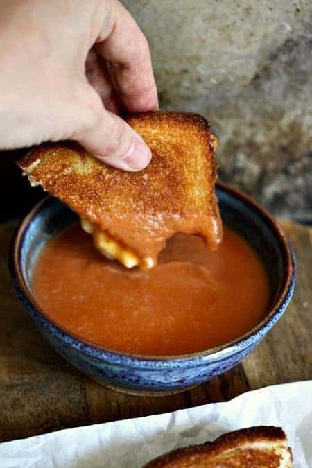 https://www.foodiewithfamily.com/wp-content/uploads/2014/04/6-ingredient-6-minute-tomato-soup.jpg