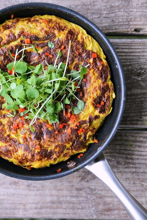 https://www.foodiewithfamily.com/wp-content/uploads/2016/05/Spanish-Tortilla-Spanish-Omelette-2-600x900.jpg