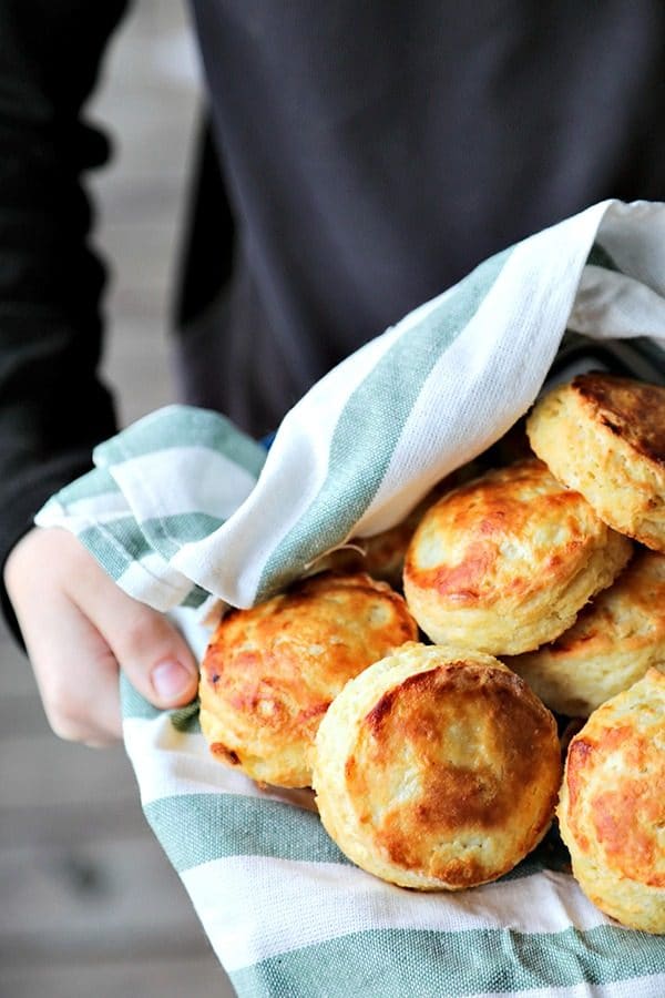 https://www.foodiewithfamily.com/wp-content/uploads/2017/07/perfect-flaky-buttermilk-biscuits-tutorial-2-600x900.jpg