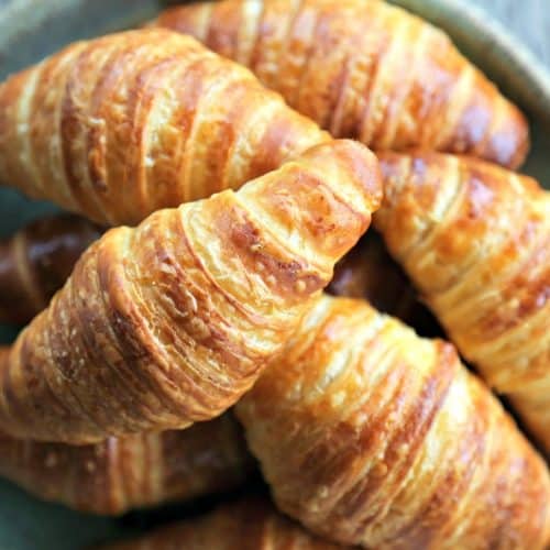 https://www.foodiewithfamily.com/wp-content/uploads/2020/04/How-to-make-croissants-2-500x500.jpg