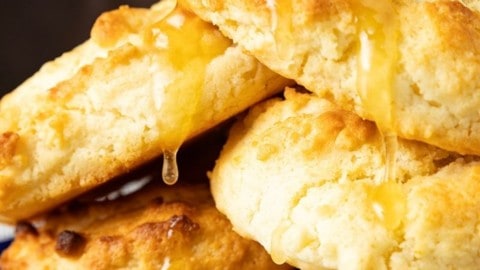 https://www.foodiewithfamily.com/wp-content/uploads/2023/10/buttermilk-drop-biscuits-long-pin-480x270.jpg